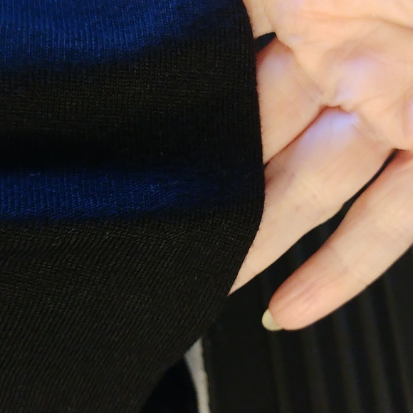 Michel Studio V Neck Lace Up Sleeve Sweater Size 2x - Picture 3 of 5